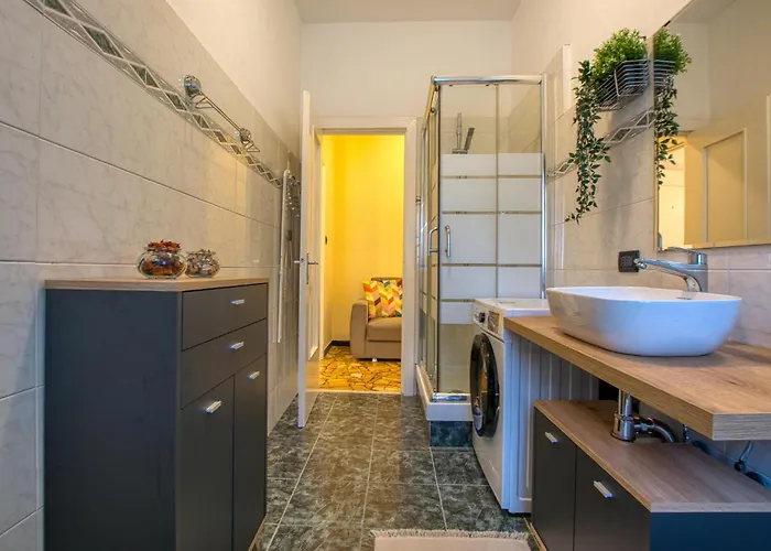 2 Bedroom Awesome In Genova